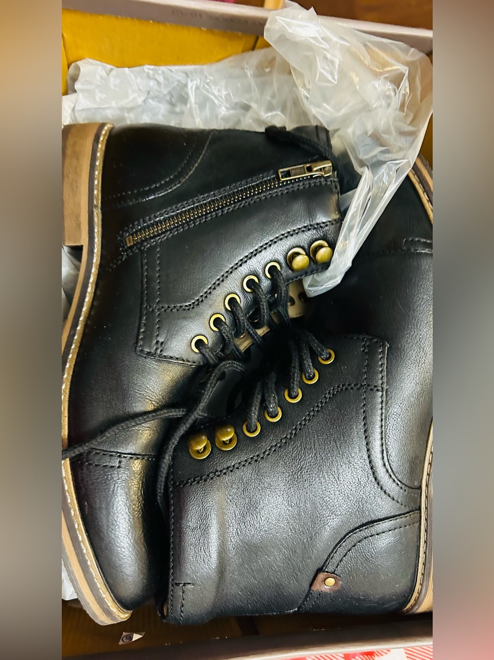 Men’s crown vintage boots